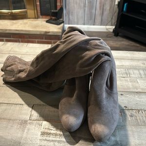 Knee high heeled boots